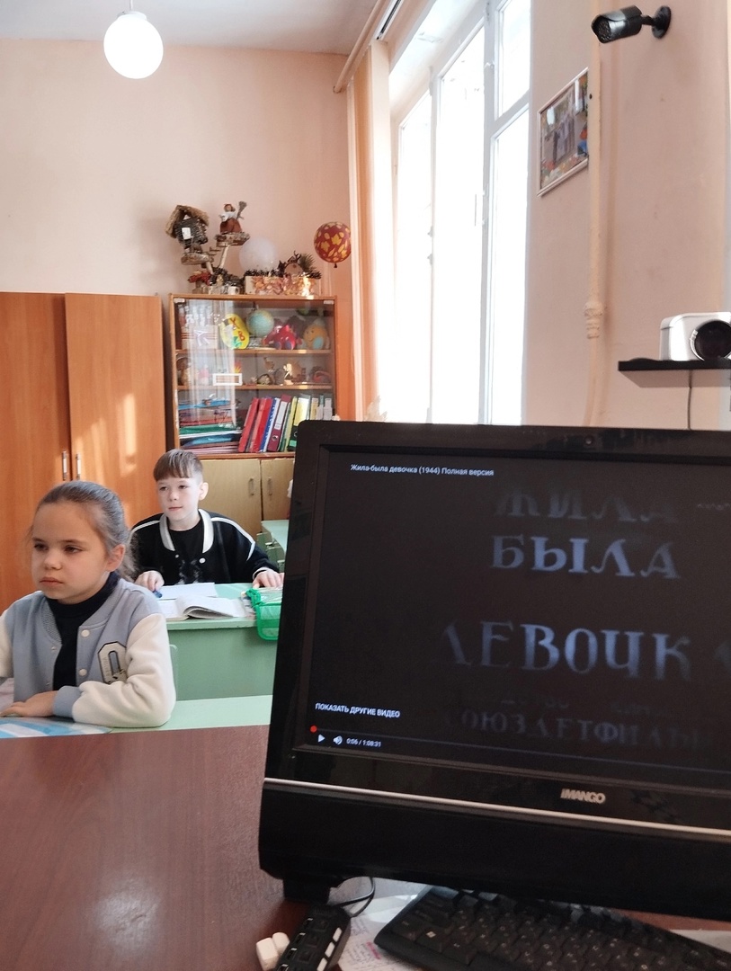 &amp;quot;Жила, была девочка&amp;quot;.