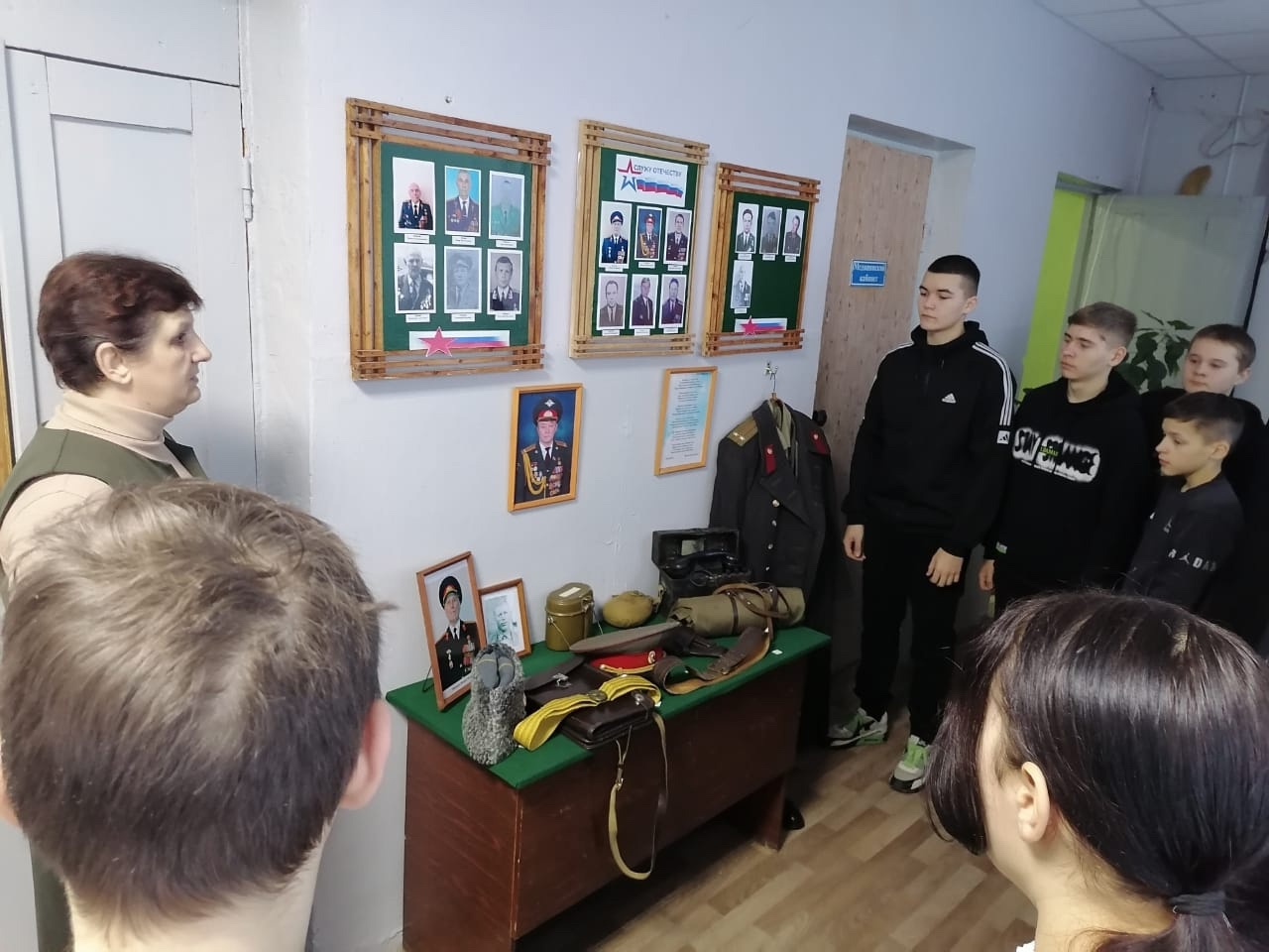 Занятие было посвящено Году Защитника Отечества, установленного в честь празднования 80-летия Победы в Великой Отечественной войне..