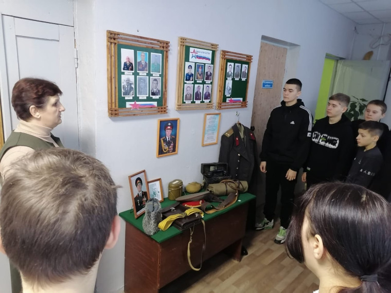 Занятие было посвящено Году Защитника Отечества, установленного в честь празднования 80-летия Победы в Великой Отечественной войне..