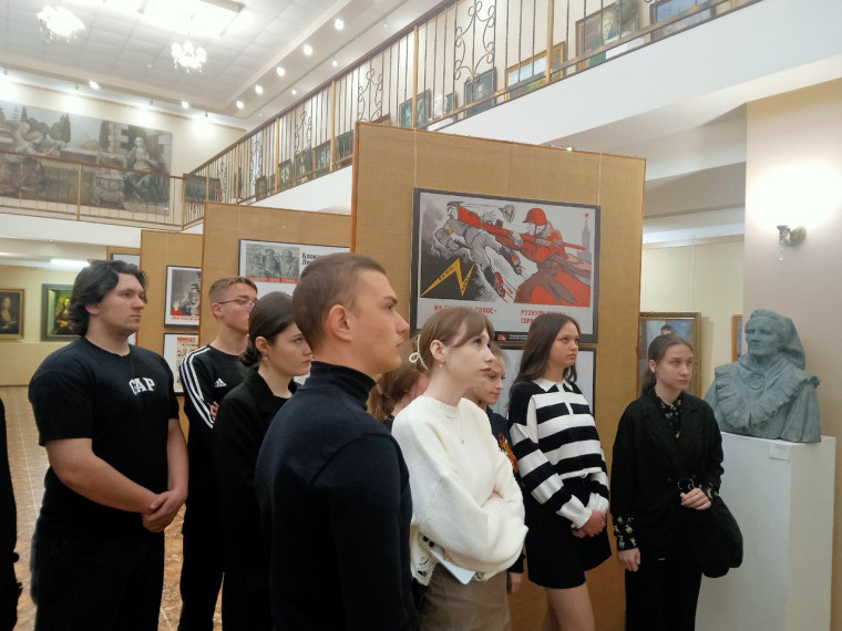 Выставка «Плакаты войны. На пути к Великой Победе».