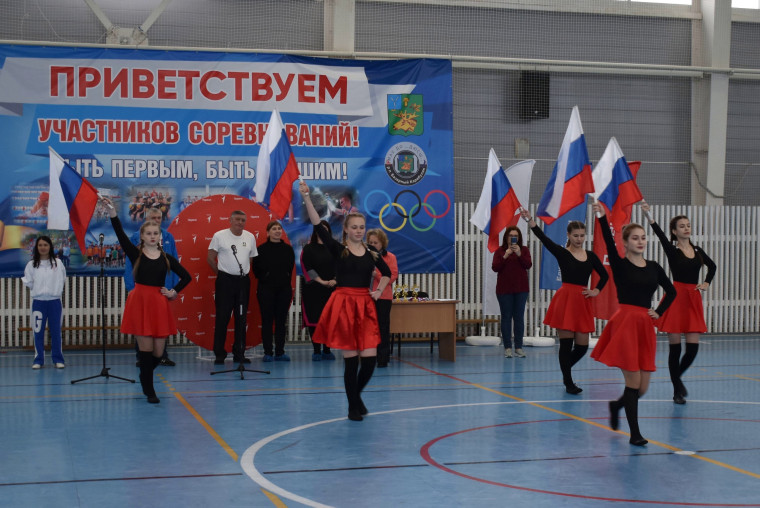 2 февраля в Базарном Карабулаке торжественно открыли Год семьи..