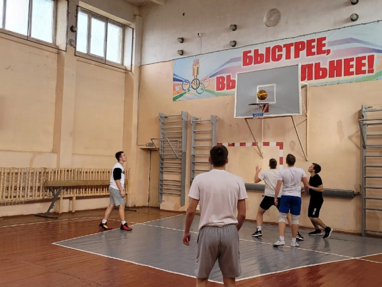 Дружеский турнир по баскетболу.